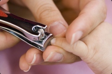 Как постричь ногти грудному ребенку